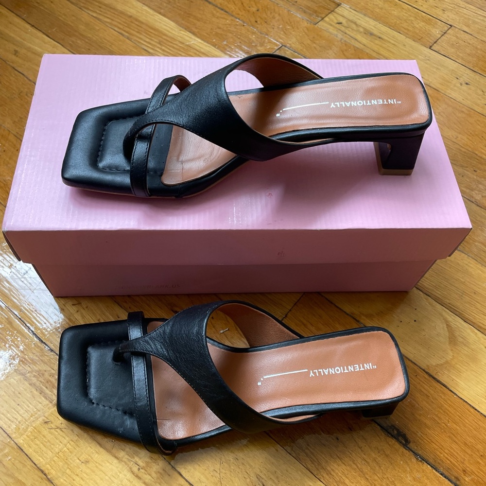Intentionally blank overlap kitten heel size 7 Anthropologie